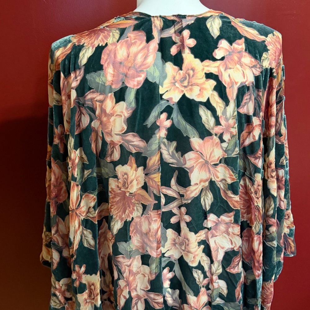 Torrid Burnout Velvet Kimono‎ Green Pink Floral Open Front One Size Boho Hippie